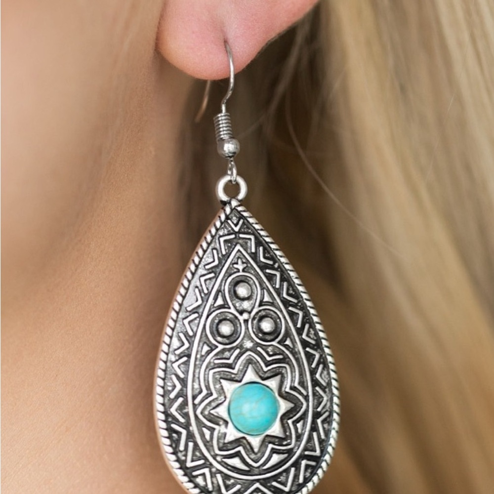 Summer Sol Lead and Nickel Free Paparazzi Earrings 1504